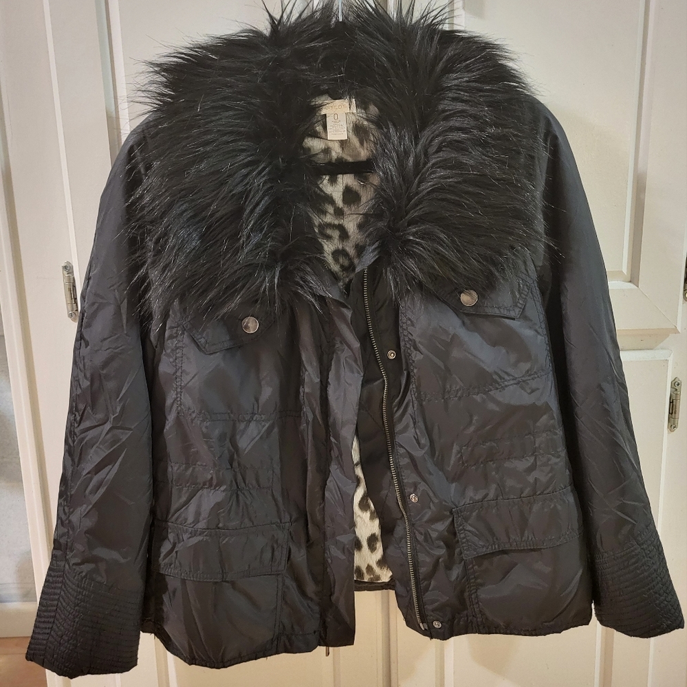 Chico's Women's Black Short Jacket with Detatchable Faux Fur Collar Sz Small (4)
